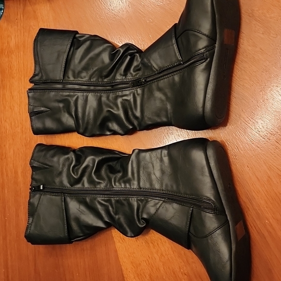 Vegan black buckle mid calf boots! NWOT!! - Picture 5 of 6